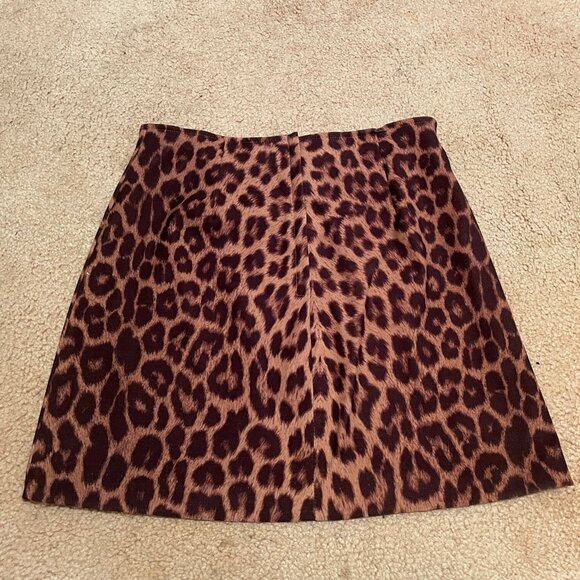 Hot Leopard Mini Skirt in Microsuede - Picture 4 of 11